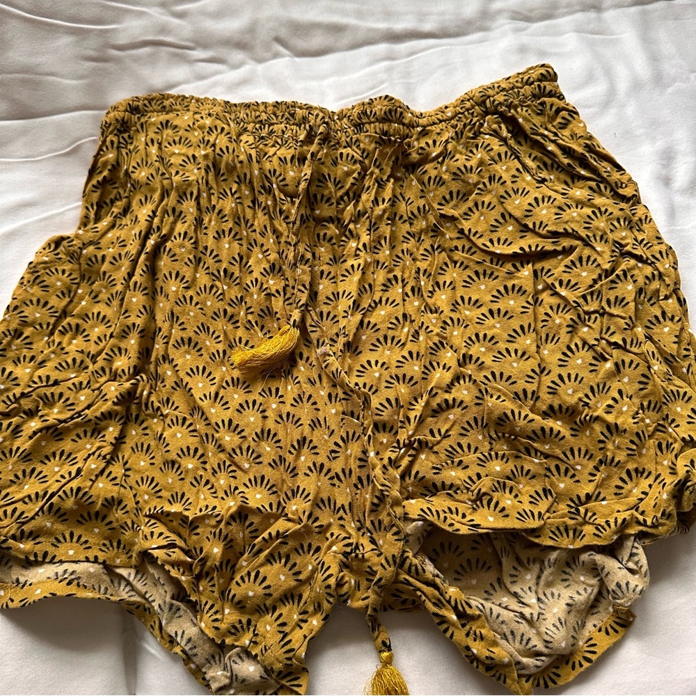4 light weight/linen/polyester Shorts